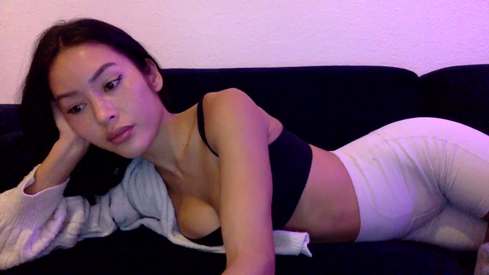 Gallery image thumbnail from Miss_emiko's myfreecams stream on, 11/05/2025, 20:59 image 15 of 20