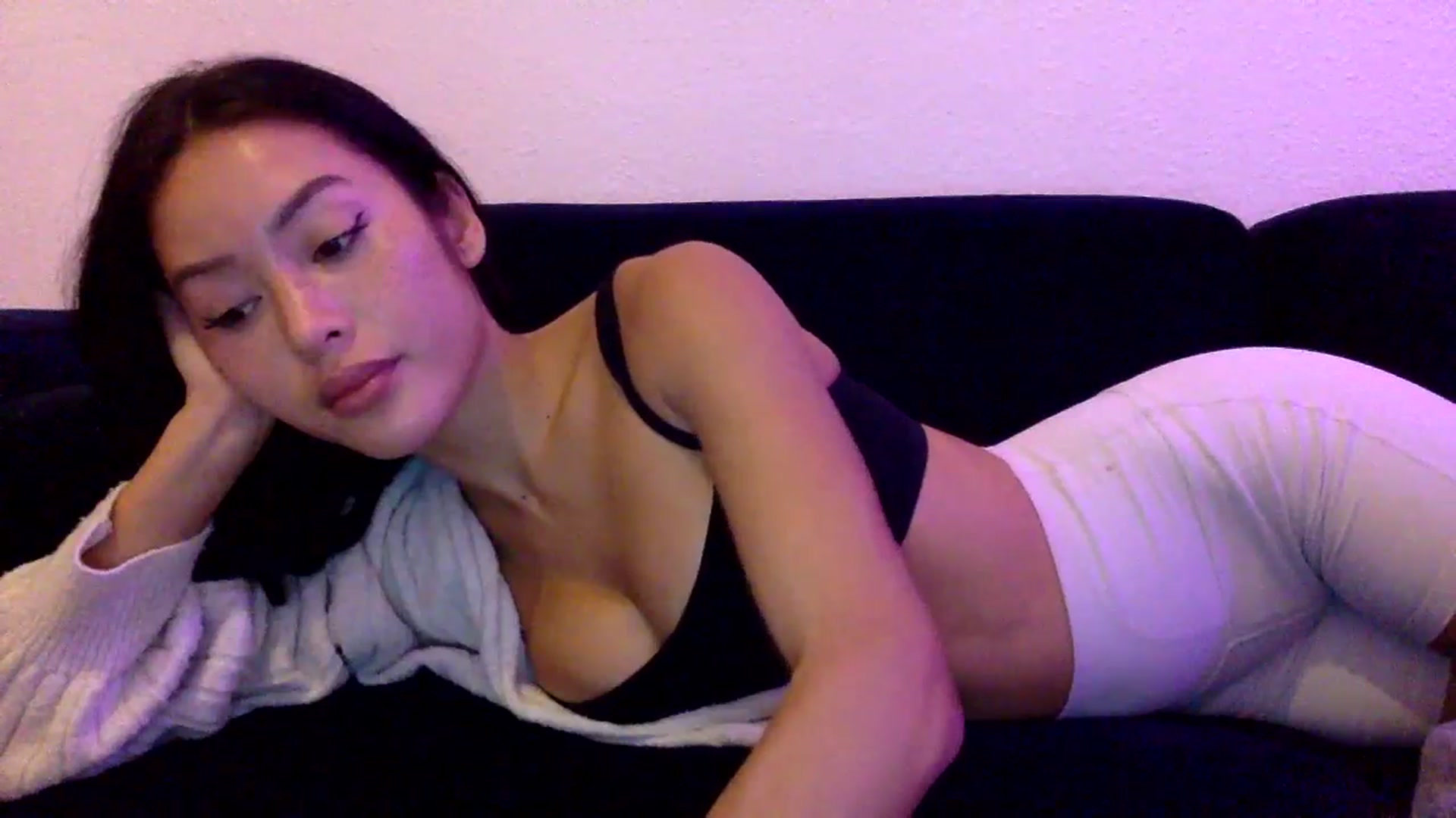 Gallery image thumbnail from Miss_emiko's myfreecams stream on, 11/05/2025, 20:59 image 14 of 20