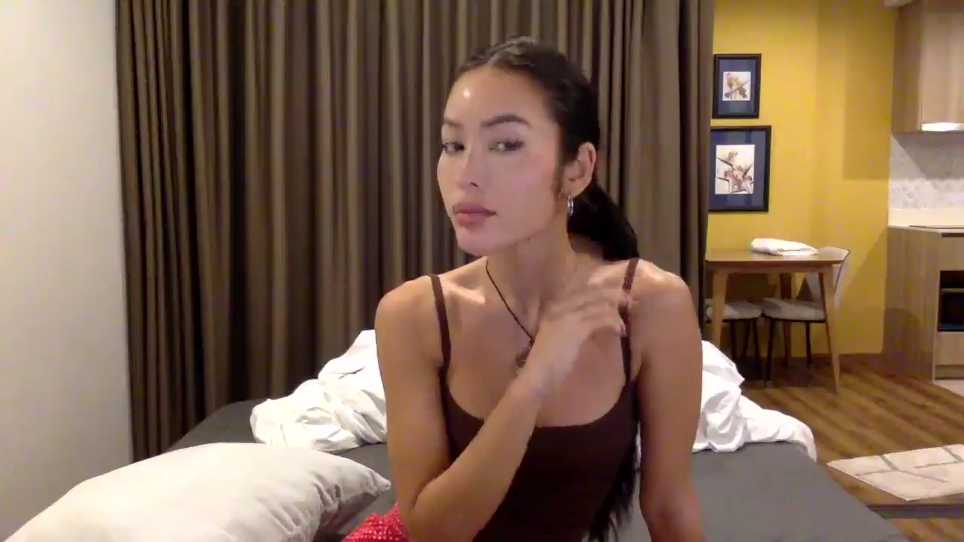 Gallery image thumbnail from Miss_emiko's myfreecams stream on, 11/19/2025, 08:10 image 17 of 20