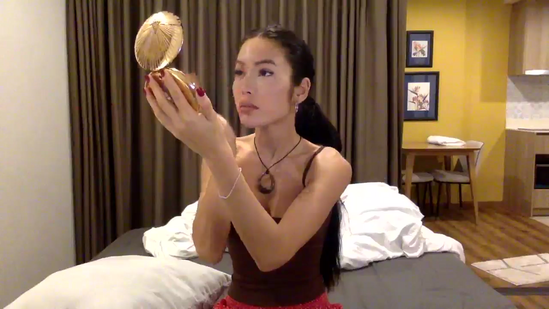 Gallery image thumbnail from Miss_emiko's myfreecams stream on, 11/19/2025, 08:10 image 5 of 20