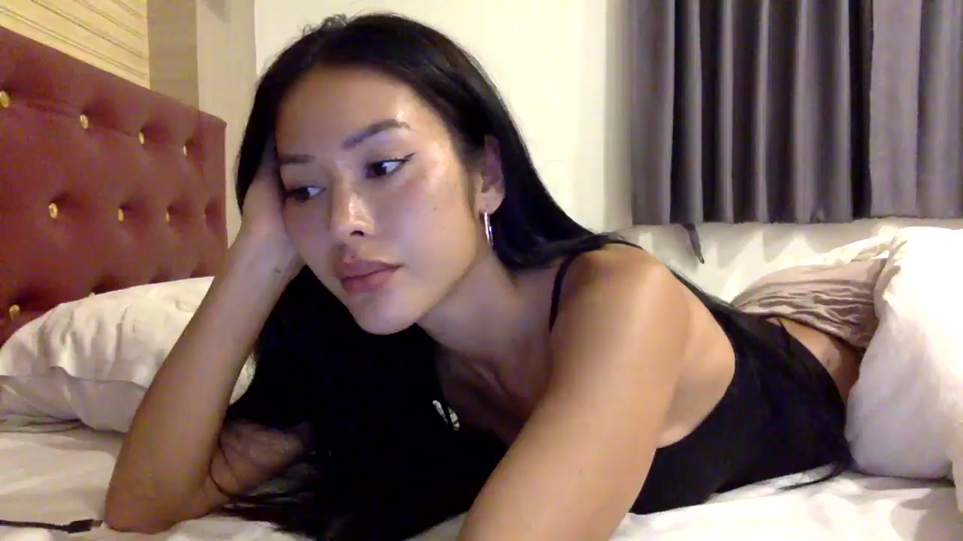 Gallery image thumbnail from Miss_emiko's myfreecams stream on, 12/03/2025, 16:59 image 11 of 20