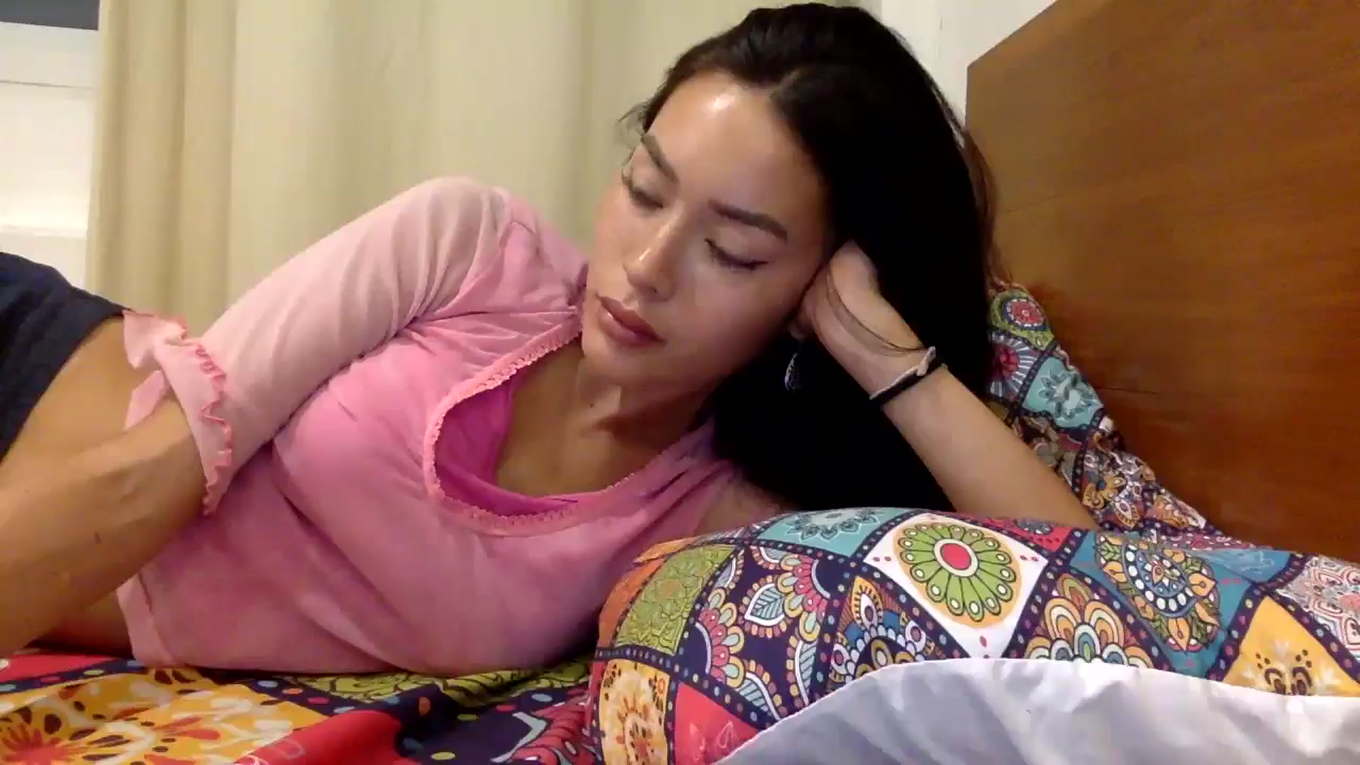 Gallery image thumbnail from Miss_emiko's myfreecams stream on, 12/23/2025, 18:01 image 17 of 20