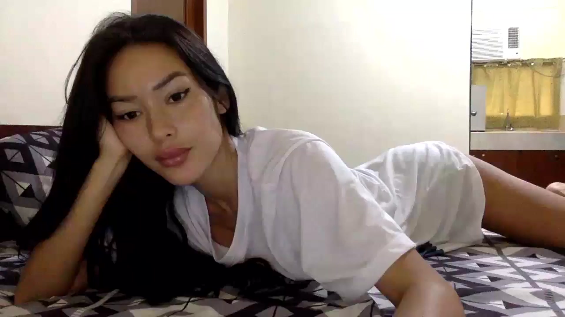 Gallery image thumbnail from Miss_emiko's myfreecams stream on, 01/04/2026, 05:44 image 1 of 20