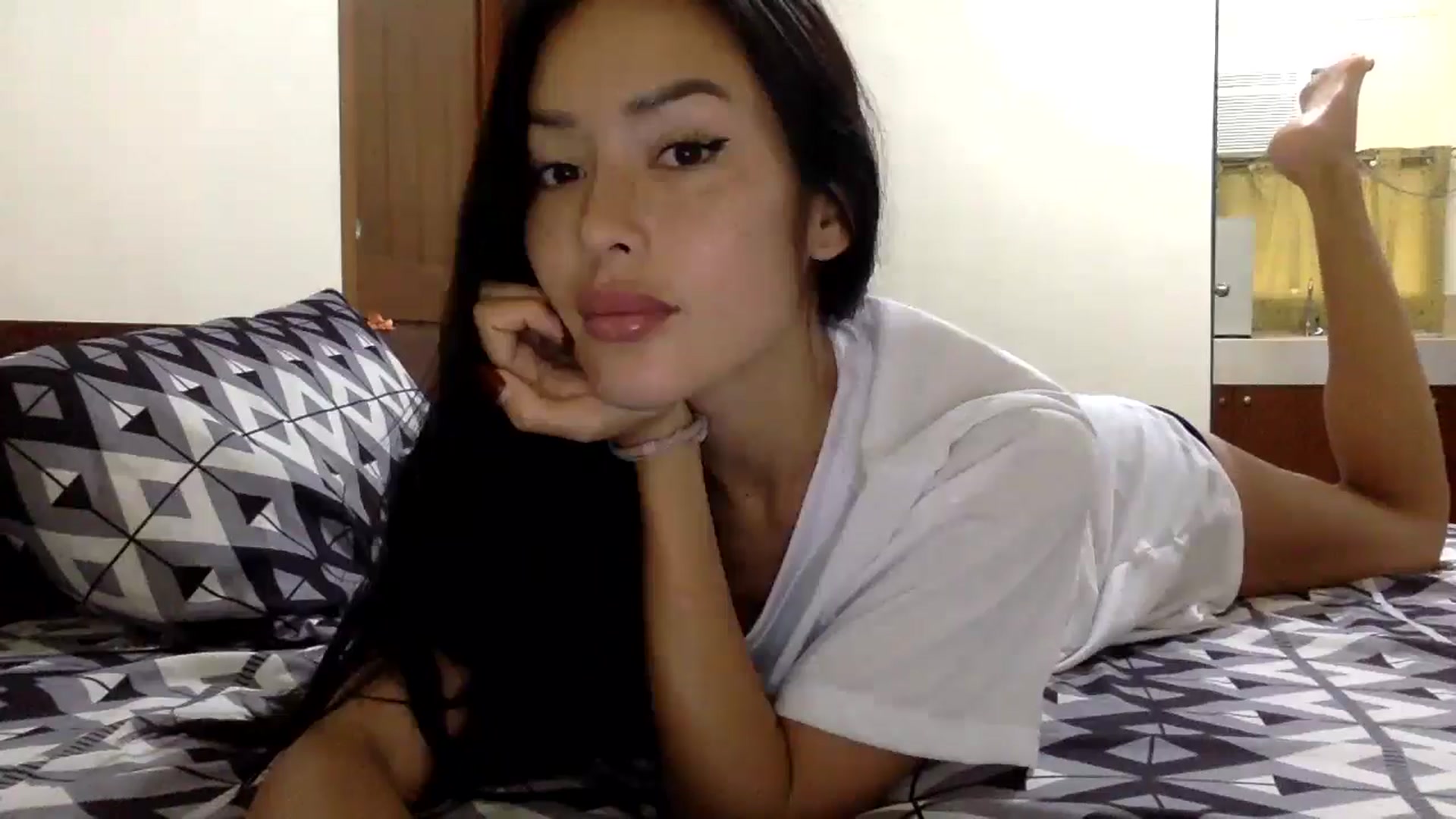 Gallery image thumbnail from Miss_emiko's myfreecams stream on, 01/04/2026, 05:44 image 5 of 20