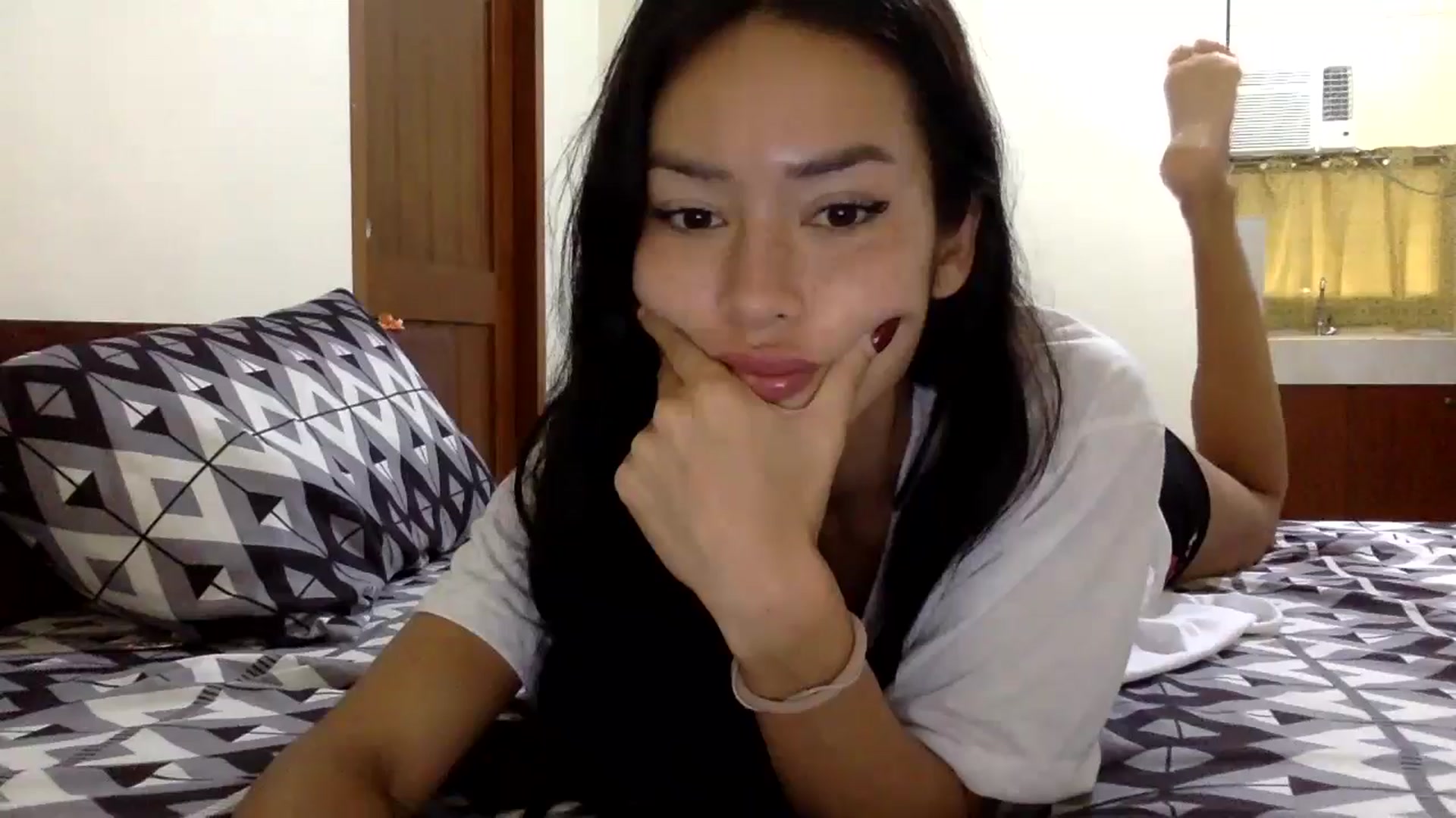 Gallery image thumbnail from Miss_emiko's myfreecams stream on, 01/04/2026, 05:44 image 11 of 20