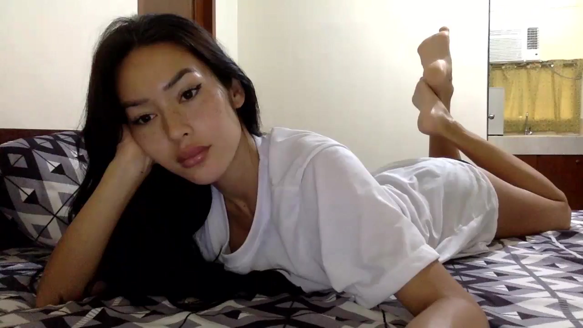 Gallery image thumbnail from Miss_emiko's myfreecams stream on, 01/04/2026, 05:44 image 4 of 20
