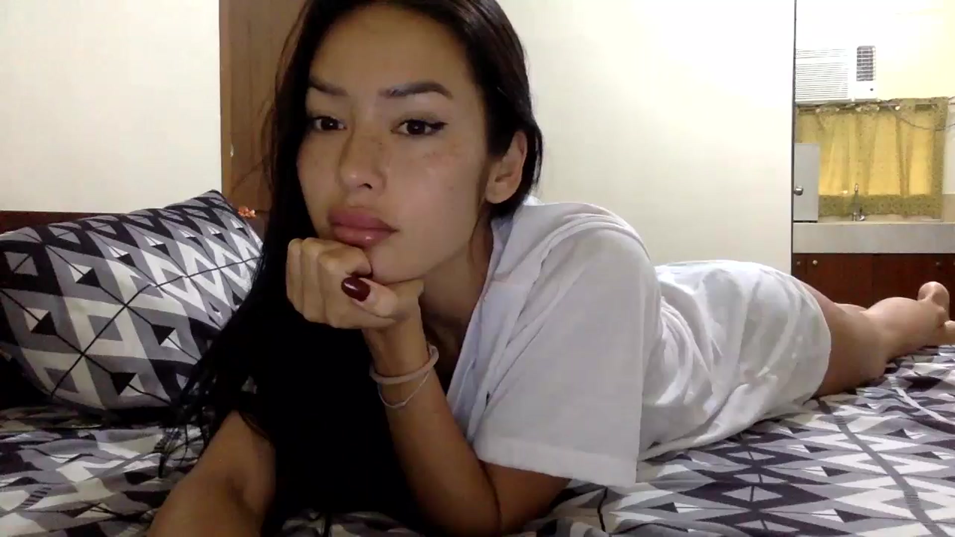 Gallery image thumbnail from Miss_emiko's myfreecams stream on, 01/04/2026, 05:44 image 3 of 20