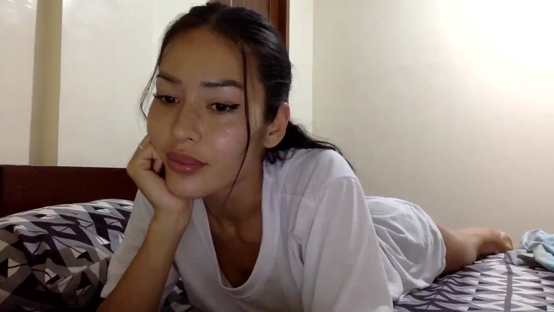Gallery image thumbnail from Miss_emiko's myfreecams stream on, 01/04/2026, 08:05 image 11 of 20