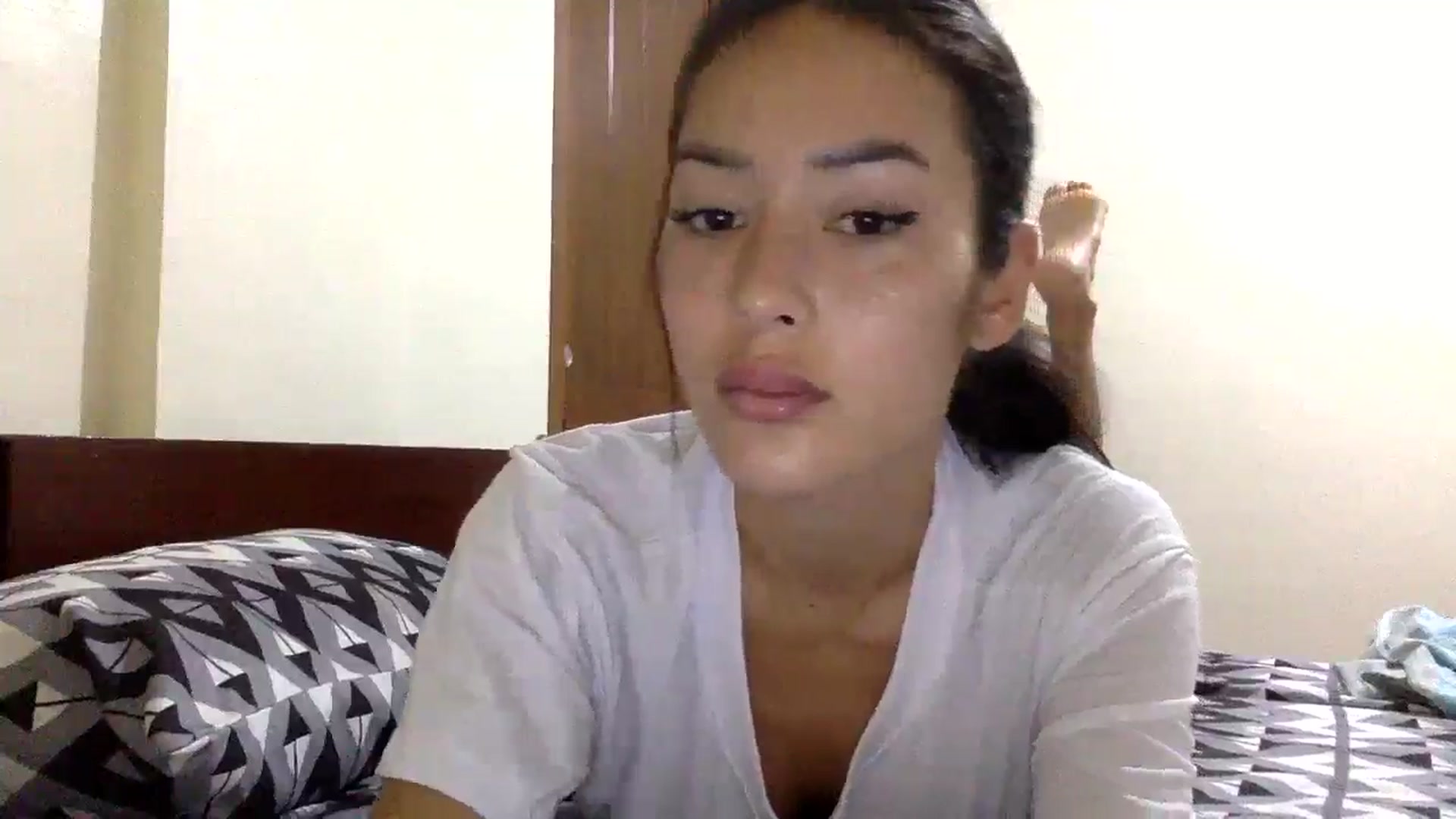 Gallery image thumbnail from Miss_emiko's myfreecams stream on, 01/04/2026, 08:05 image 15 of 20