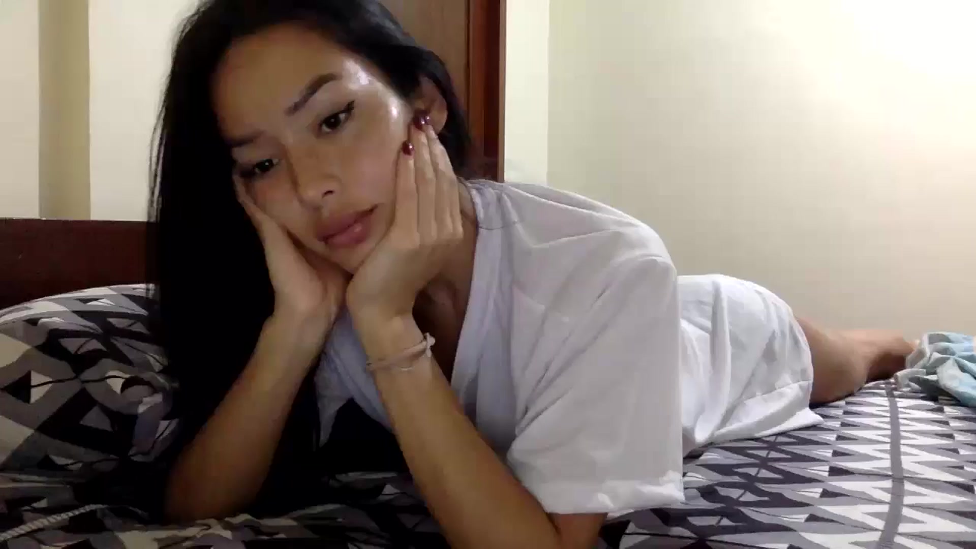 Gallery image thumbnail from Miss_emiko's myfreecams stream on, 01/04/2026, 08:05 image 4 of 20