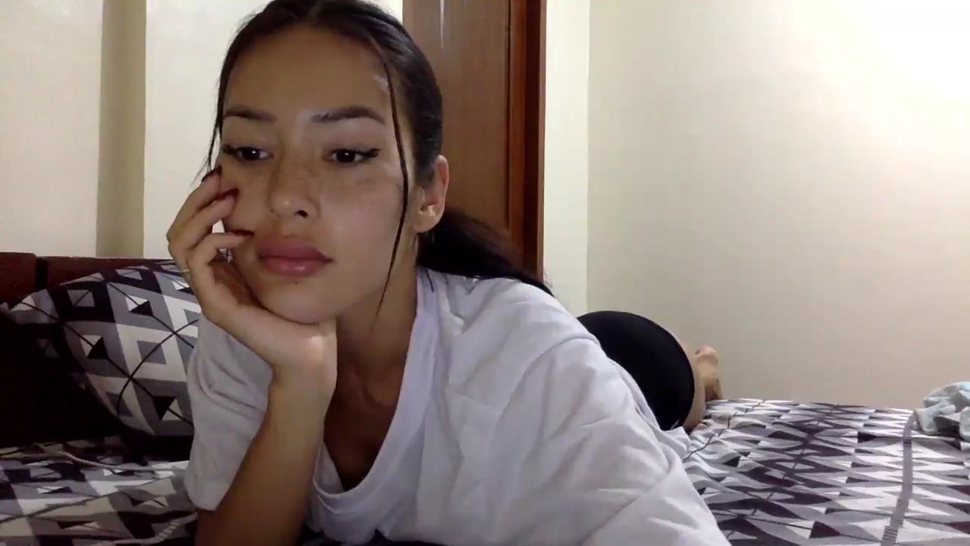 Gallery image thumbnail from Miss_emiko's myfreecams stream on, 01/04/2026, 09:27 image 3 of 20