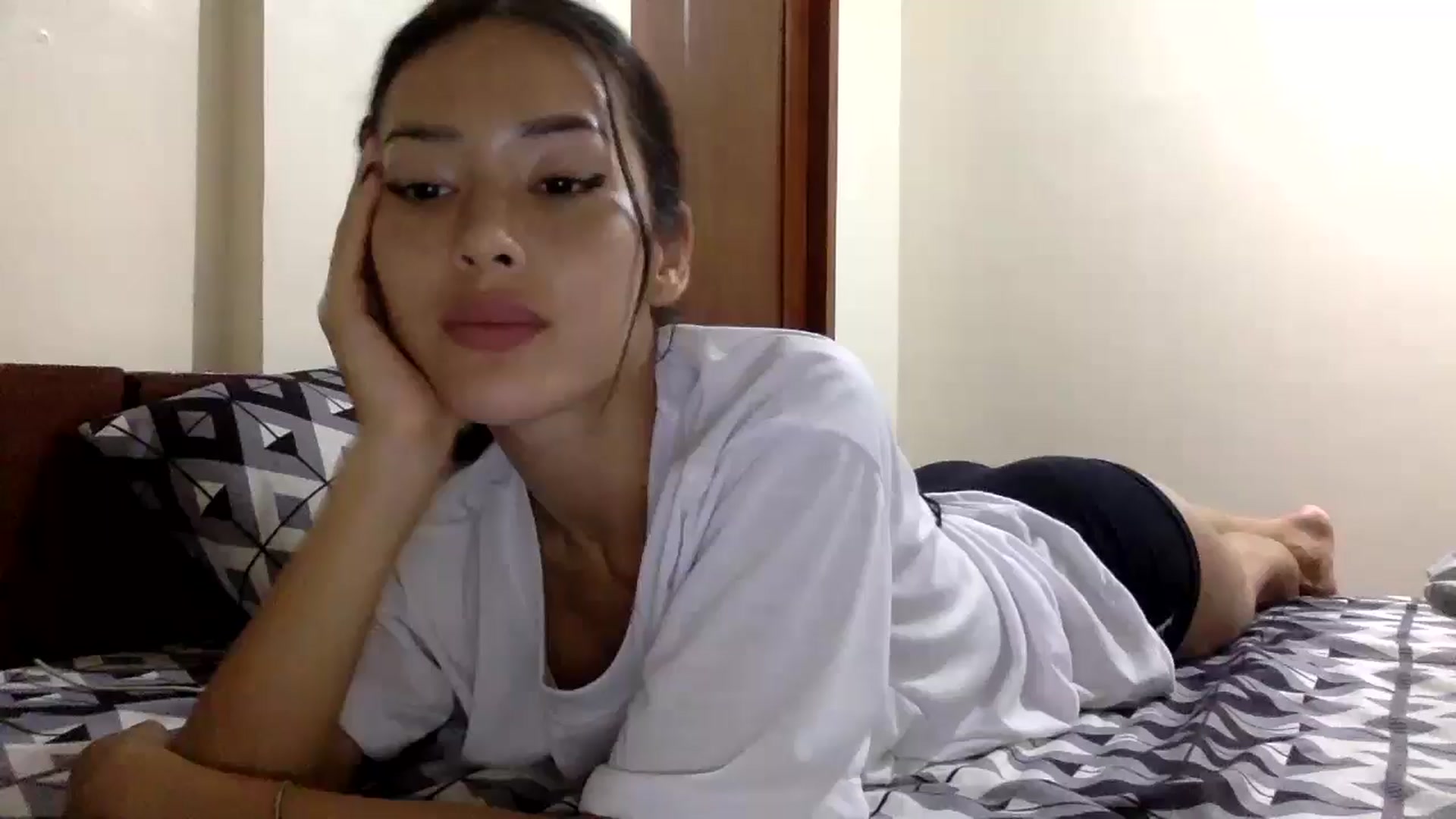 Gallery image thumbnail from Miss_emiko's myfreecams stream on, 01/04/2026, 09:27 image 17 of 20