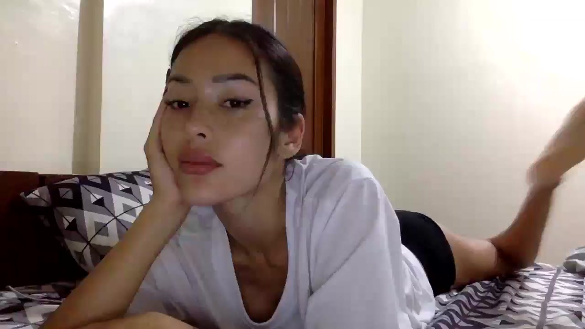 Gallery image thumbnail from Miss_emiko's myfreecams stream on, 01/04/2026, 09:27 image 11 of 20
