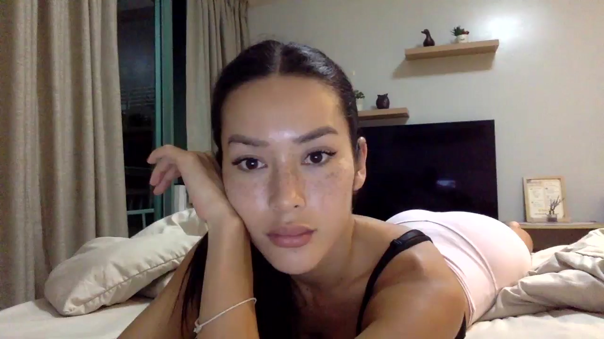 Gallery image thumbnail from Miss_emiko's myfreecams stream on, 01/29/2026, 15:40 image 19 of 20