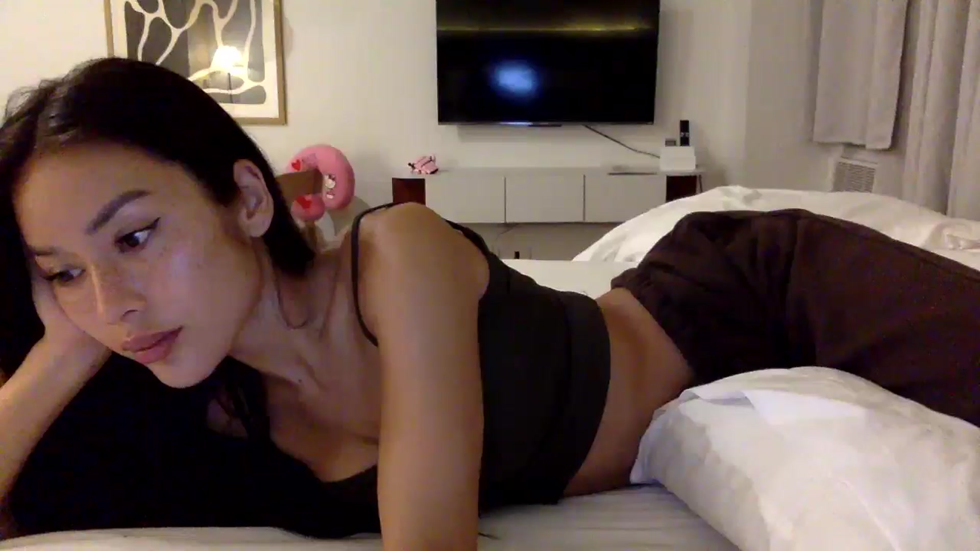 Gallery image thumbnail from Miss_emiko's myfreecams stream on, 02/01/2026, 21:13 image 18 of 20