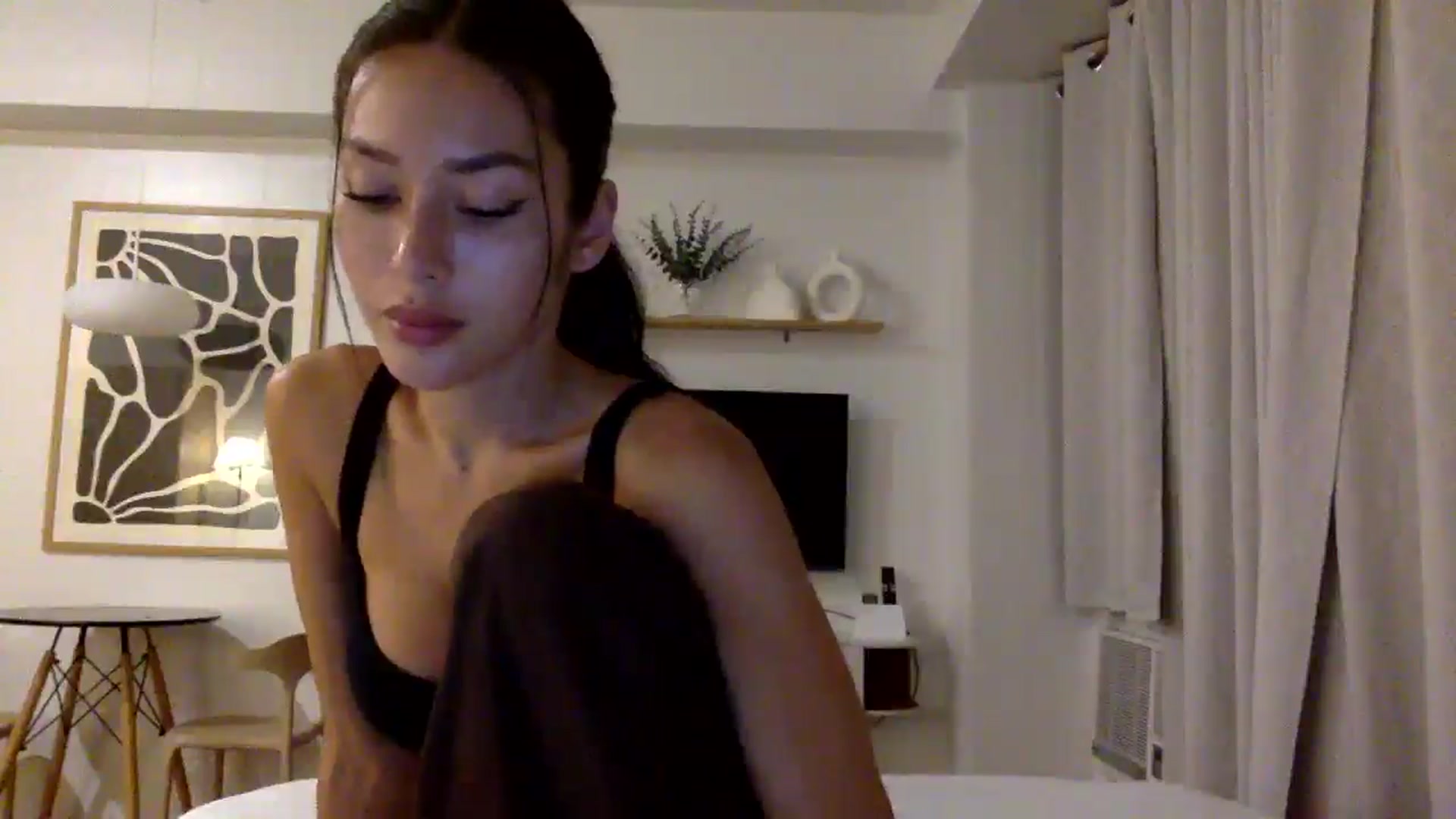 Gallery image thumbnail from Miss_emiko's myfreecams stream on, 02/04/2026, 16:36 image 10 of 20