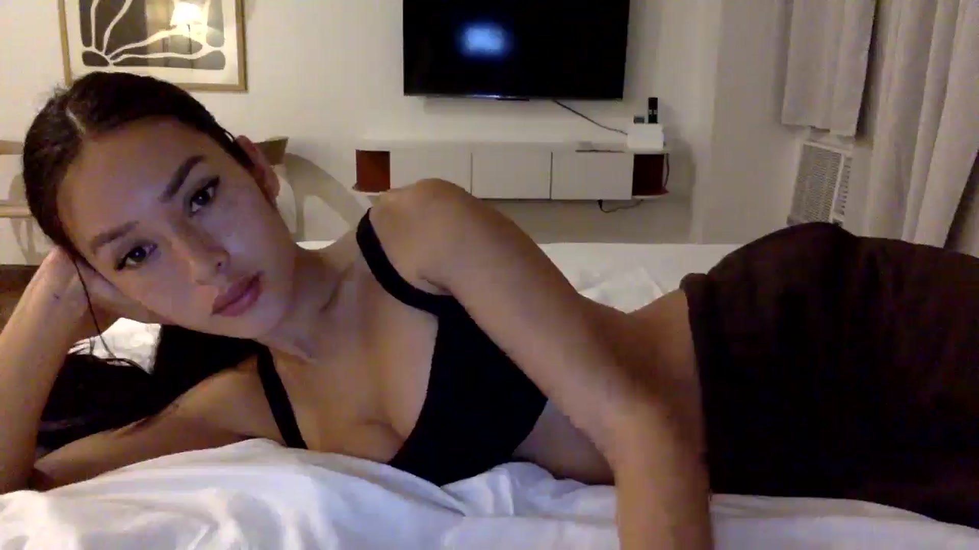 Gallery image thumbnail from Miss_emiko's myfreecams stream on, 02/04/2026, 16:36 image 11 of 20