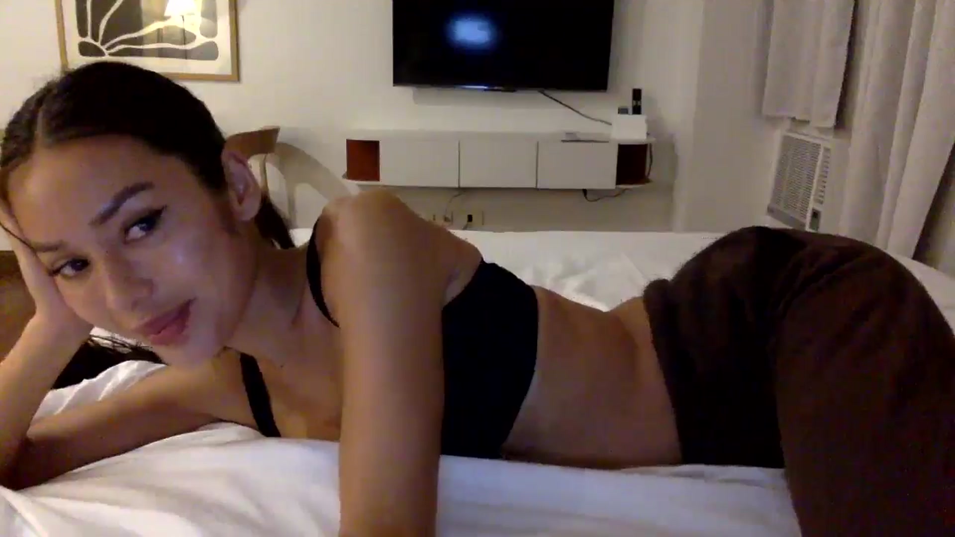 Gallery image thumbnail from Miss_emiko's myfreecams stream on, 02/04/2026, 16:36 image 15 of 20