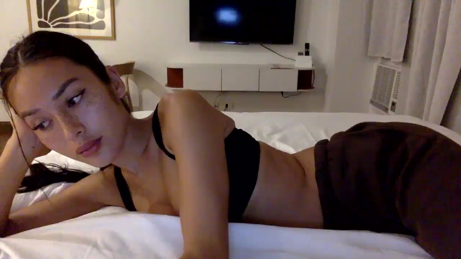 Gallery image thumbnail from Miss_emiko's myfreecams stream on, 02/04/2026, 16:36 image 12 of 20