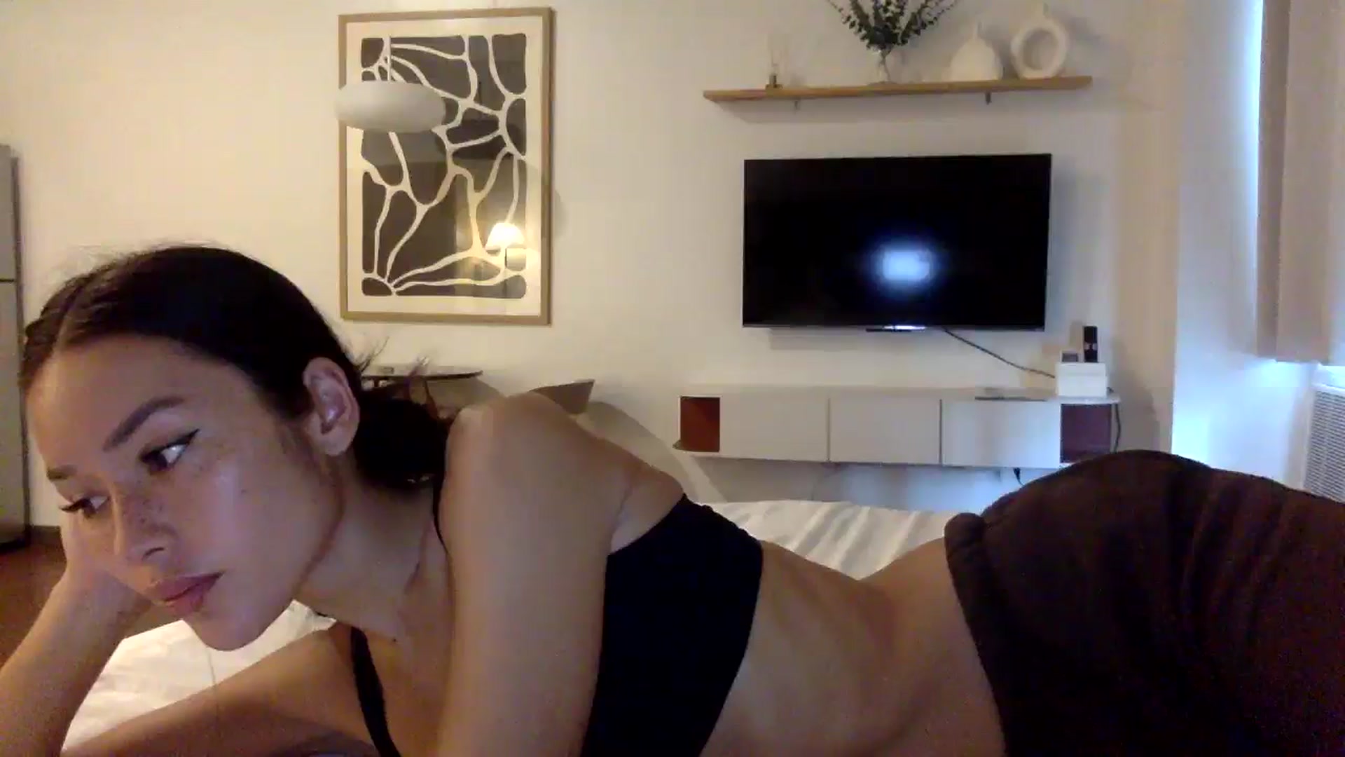 Gallery image thumbnail from Miss_emiko's myfreecams stream on, 02/05/2026, 09:18 image 13 of 20