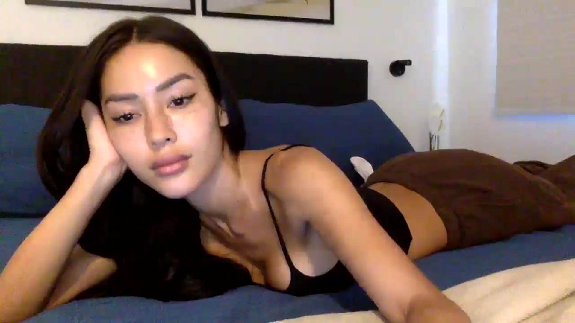Gallery image thumbnail from Miss_emiko's myfreecams stream on, 03/21/2026, 20:17 image 20 of 20