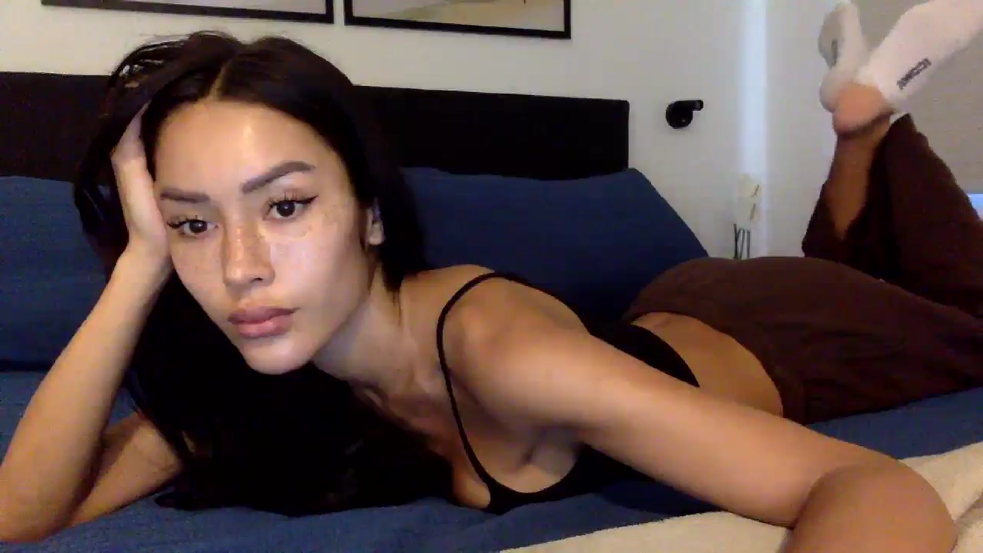 Gallery image thumbnail from Miss_emiko's myfreecams stream on, 03/21/2026, 20:17 image 19 of 20