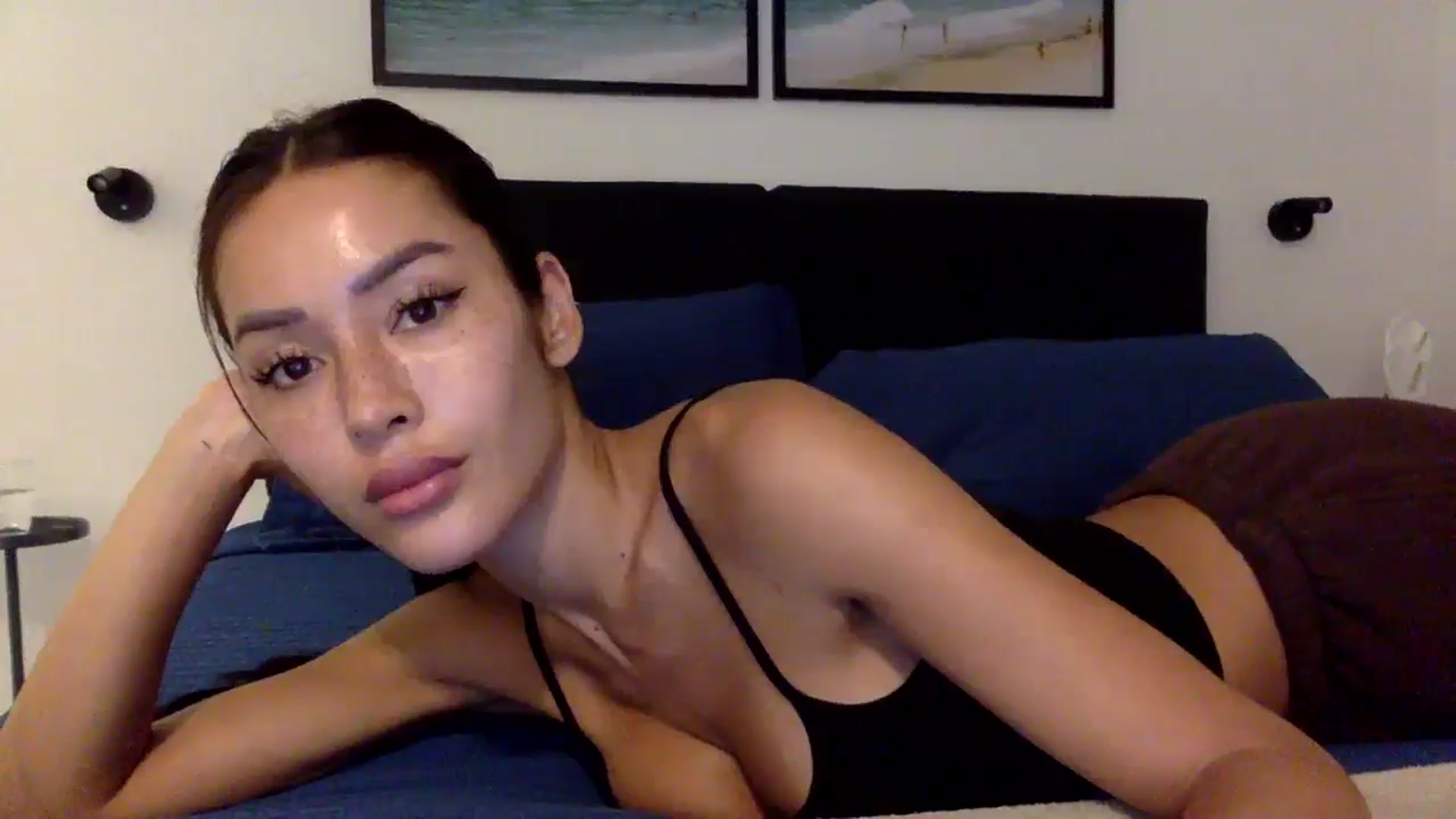 Gallery image thumbnail from Miss_emiko's myfreecams stream on, 03/22/2026, 01:56 image 16 of 20