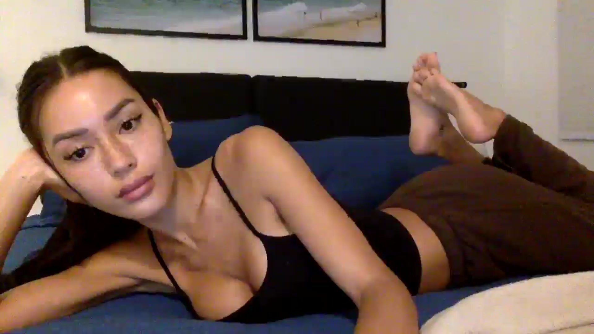 Gallery image thumbnail from Miss_emiko's myfreecams stream on, 03/22/2026, 01:56 image 18 of 20