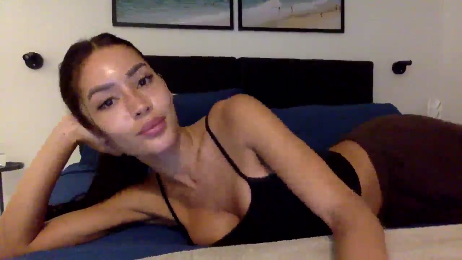 Gallery image thumbnail from Miss_emiko's myfreecams stream on, 03/22/2026, 01:56 image 17 of 20