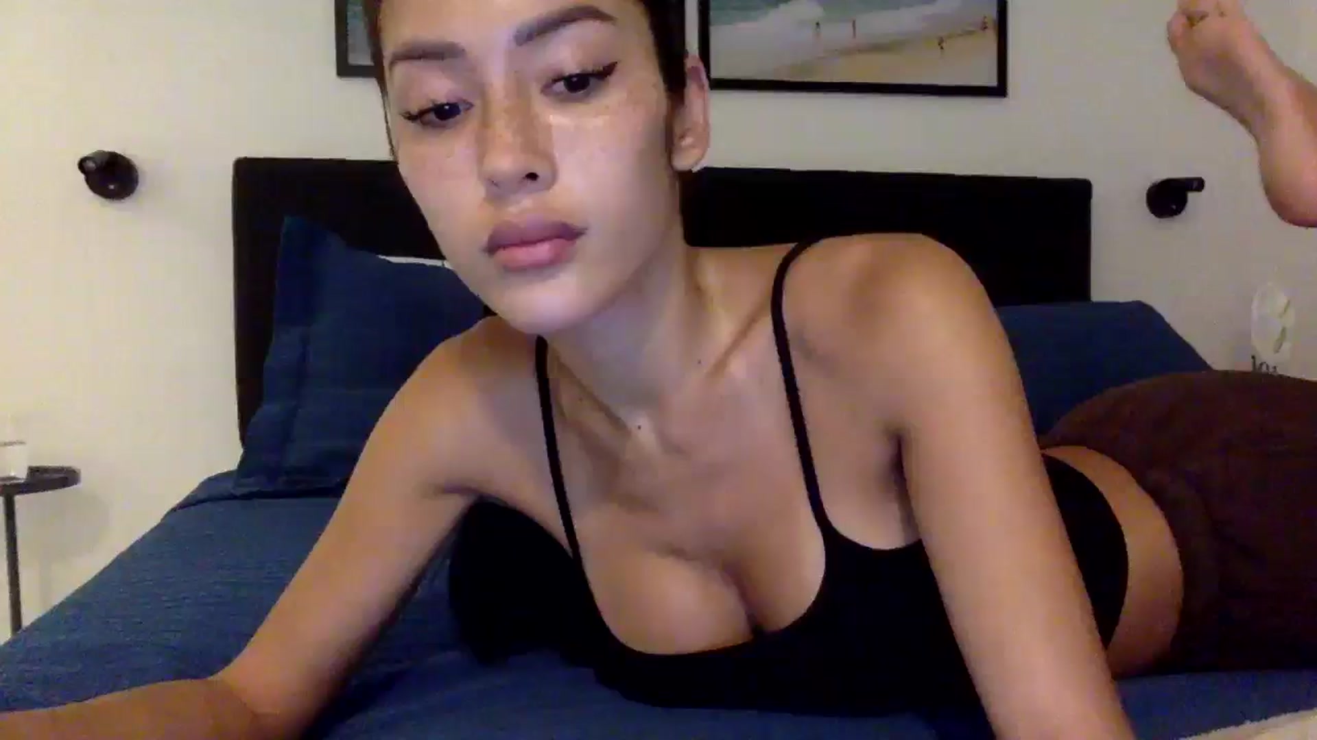 Gallery image thumbnail from Miss_emiko's myfreecams stream on, 03/22/2026, 01:56 image 15 of 20