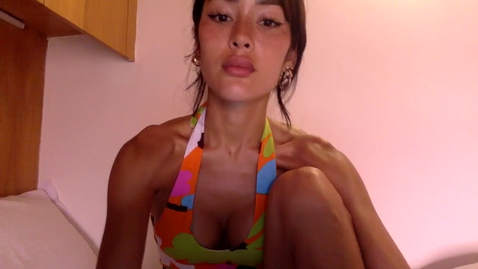 Gallery image thumbnail from Miss_emiko's myfreecams stream on, 04/16/2026, 19:27 image 18 of 20