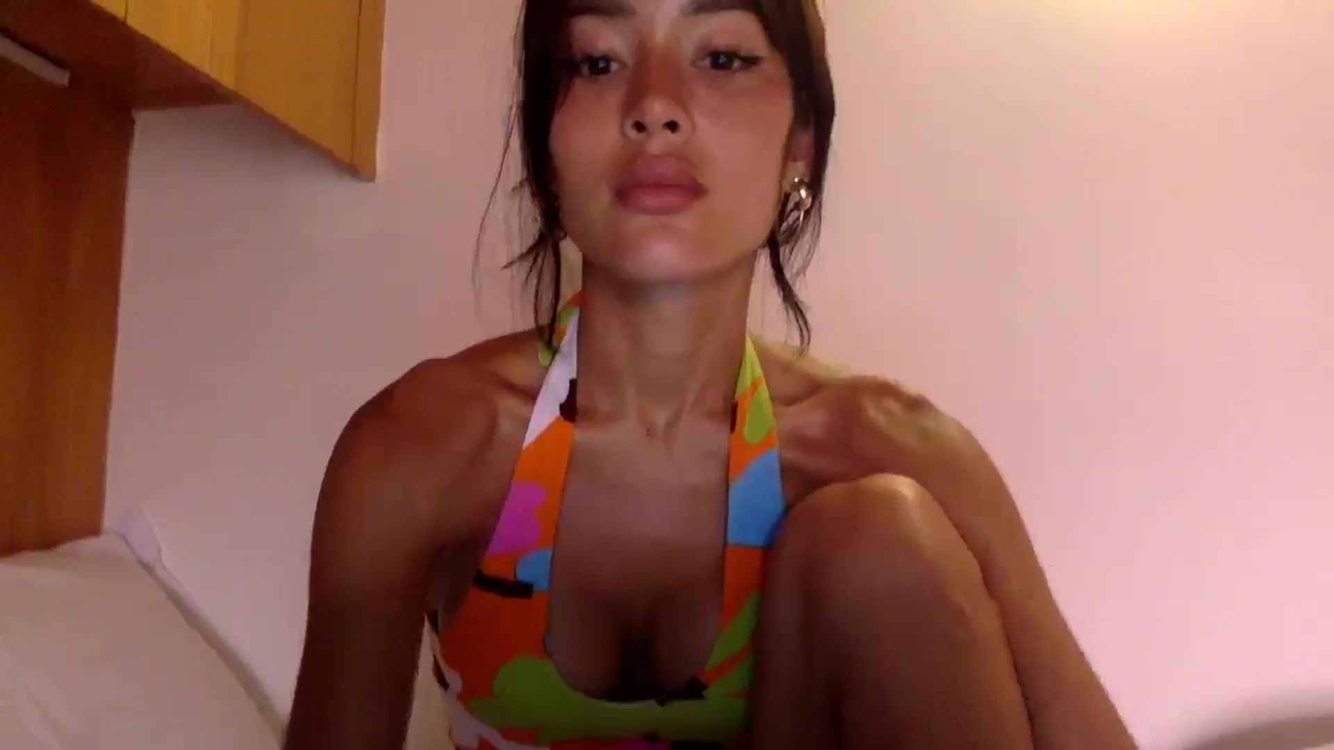 Gallery image thumbnail from Miss_emiko's myfreecams stream on, 04/16/2026, 19:27 image 16 of 20