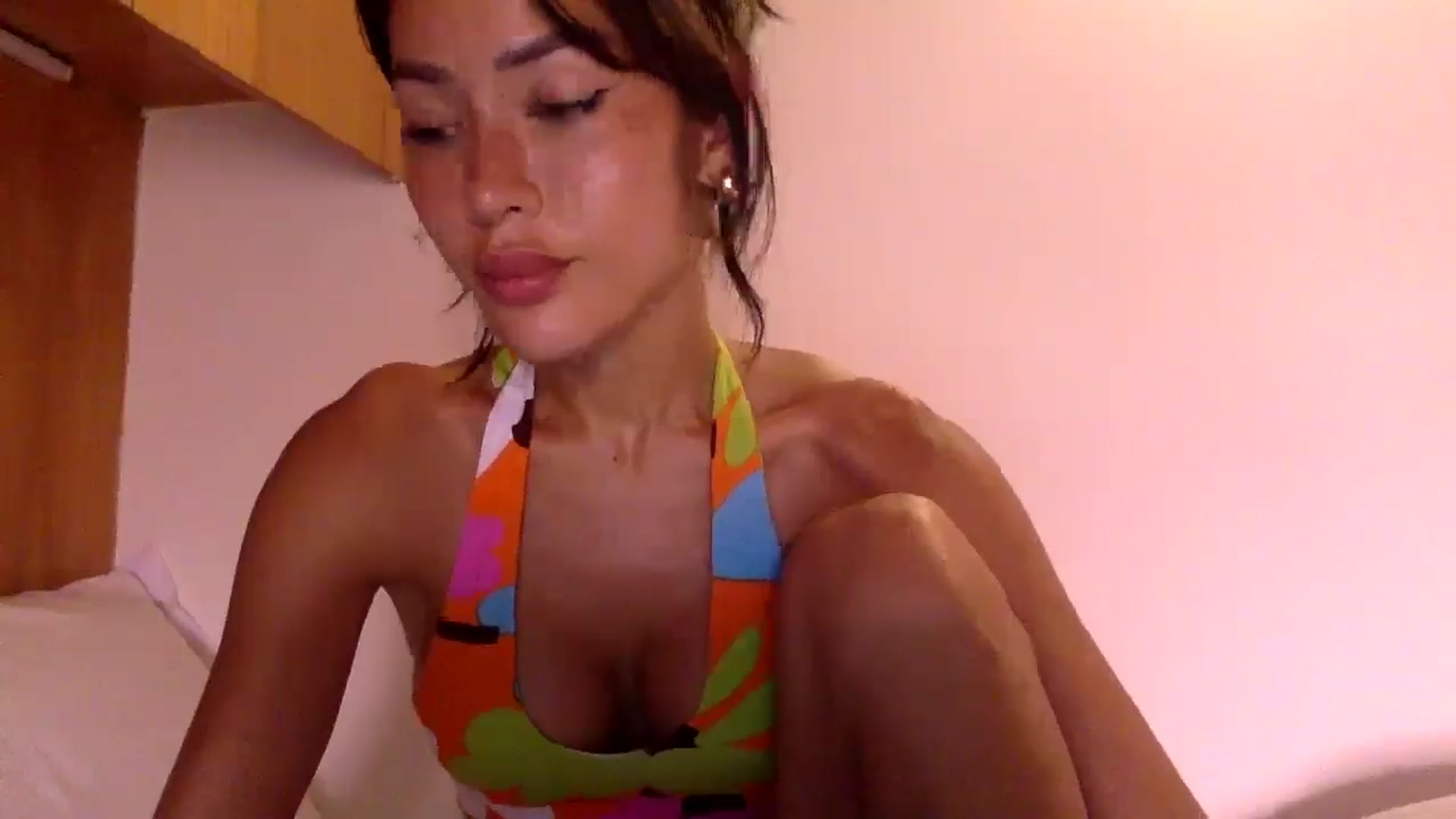 Gallery image thumbnail from Miss_emiko's myfreecams stream on, 04/16/2026, 19:27 image 19 of 20