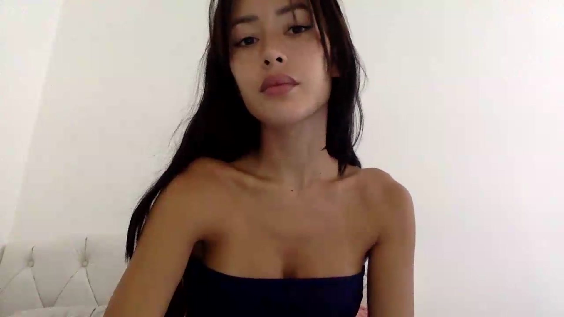 Gallery image thumbnail from Miss_emiko's myfreecams stream on, 05/04/2026, 16:16 image 17 of 20