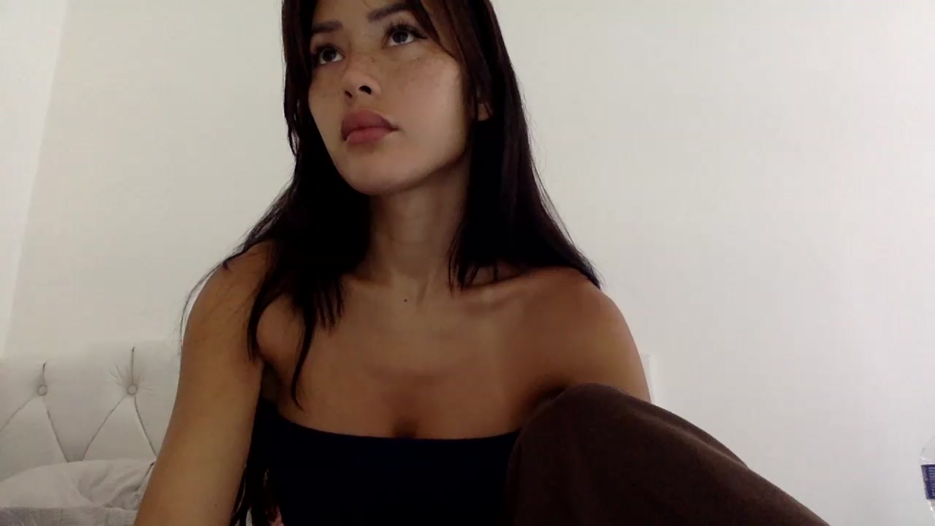 Gallery image thumbnail from Miss_emiko's myfreecams stream on, 05/04/2026, 17:01 image 8 of 20