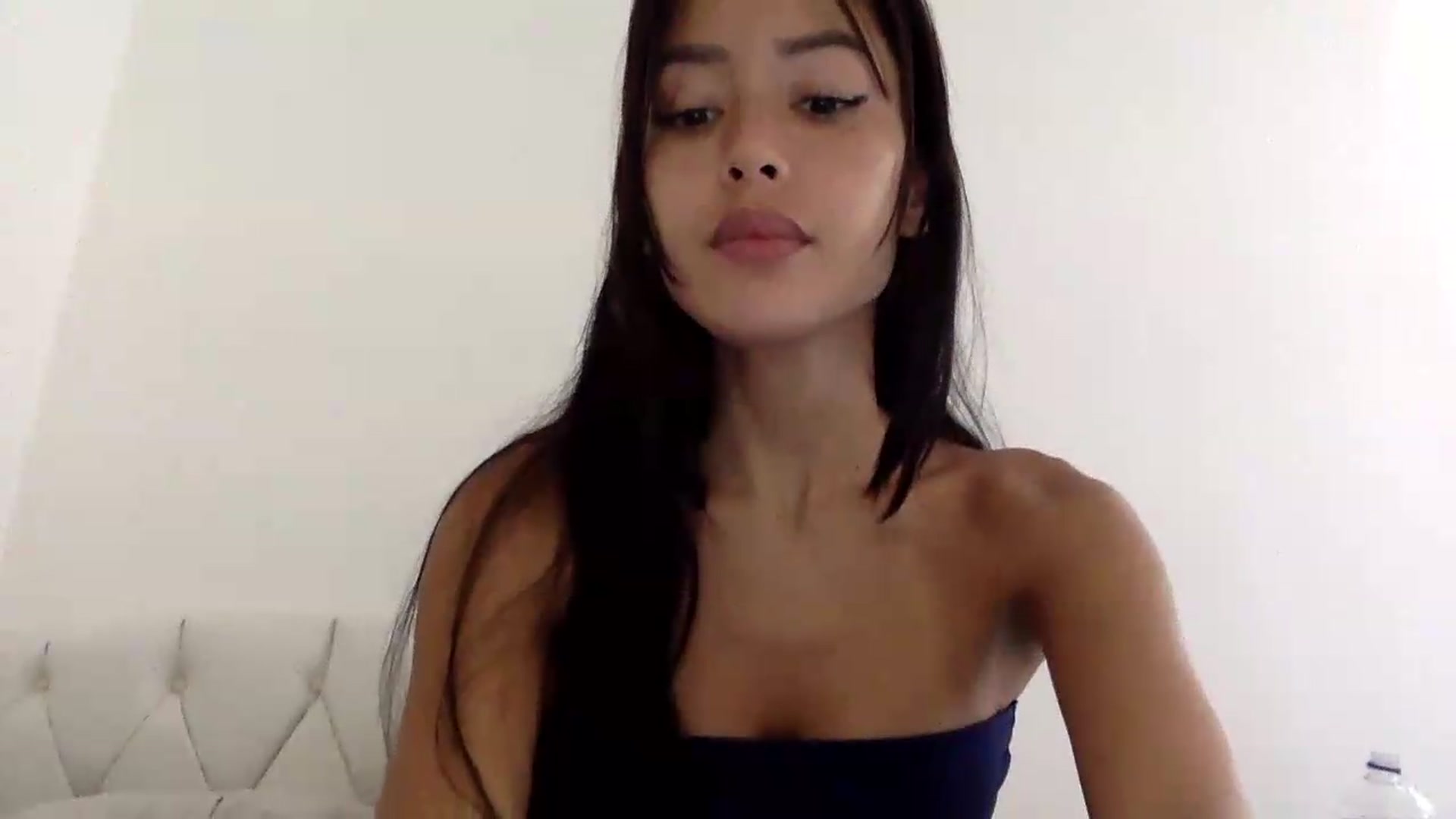 Gallery image thumbnail from Miss_emiko's myfreecams stream on, 05/04/2026, 17:01 image 18 of 20
