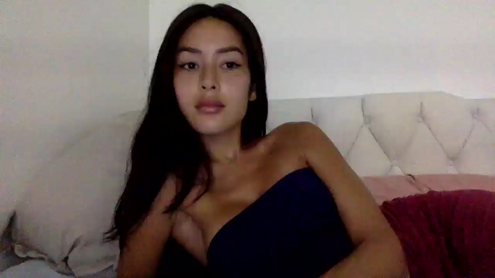 Gallery image thumbnail from Miss_emiko's myfreecams stream on, 05/07/2026, 23:47 image 5 of 20