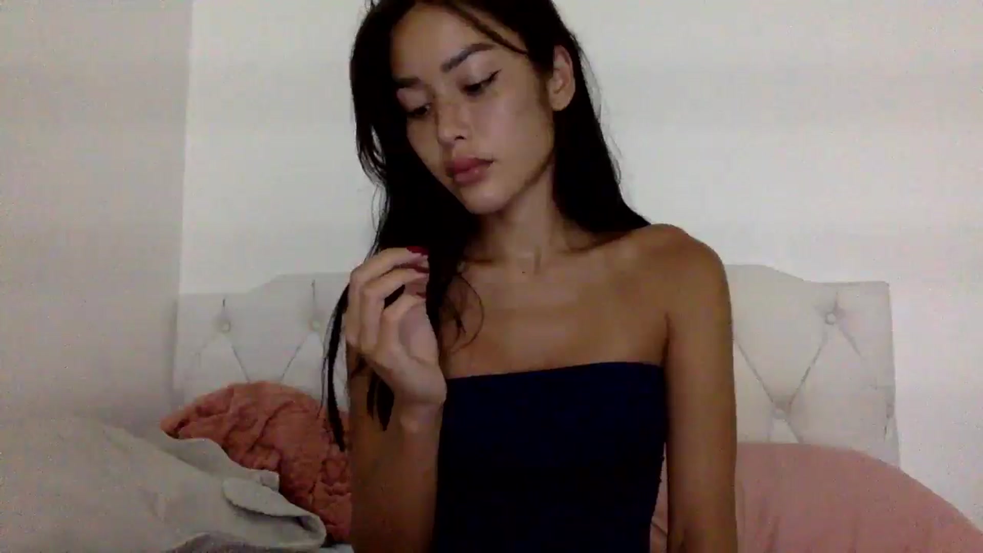 Gallery image thumbnail from Miss_emiko's myfreecams stream on, 05/07/2026, 23:47 image 9 of 20
