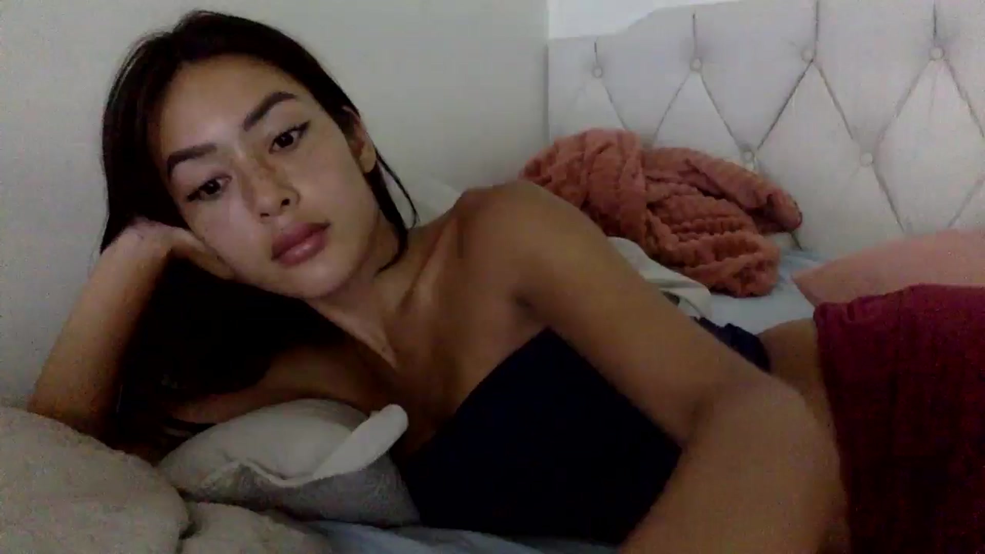 Gallery image thumbnail from Miss_emiko's myfreecams stream on, 05/08/2026, 02:58 image 1 of 20