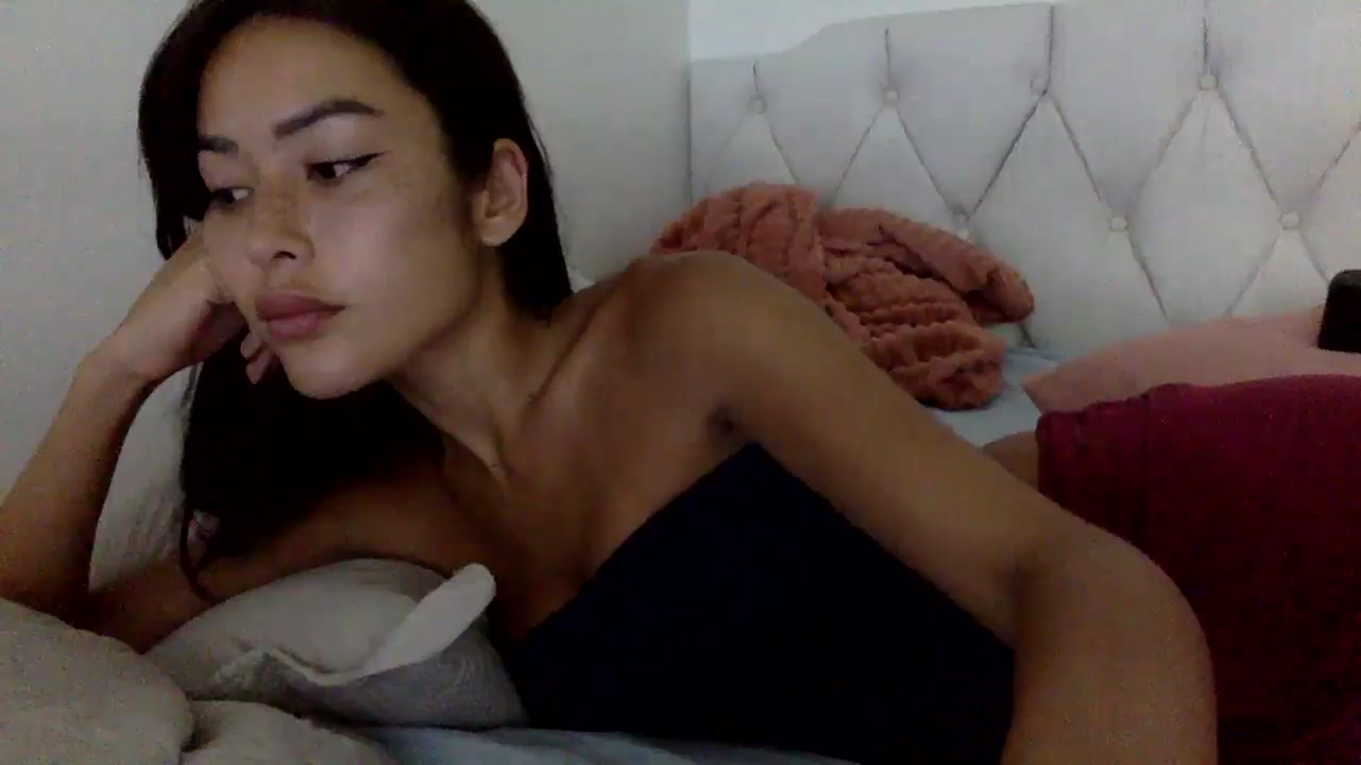Gallery image thumbnail from Miss_emiko's myfreecams stream on, 05/08/2026, 02:58 image 14 of 20