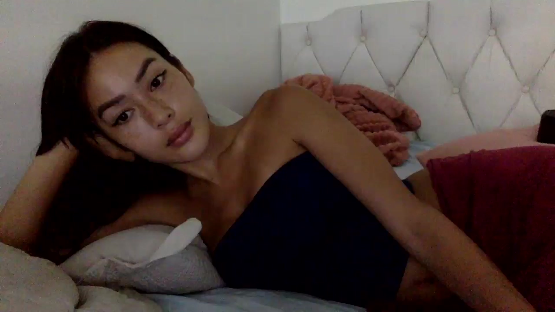 Gallery image thumbnail from Miss_emiko's myfreecams stream on, 05/08/2026, 02:58 image 9 of 20