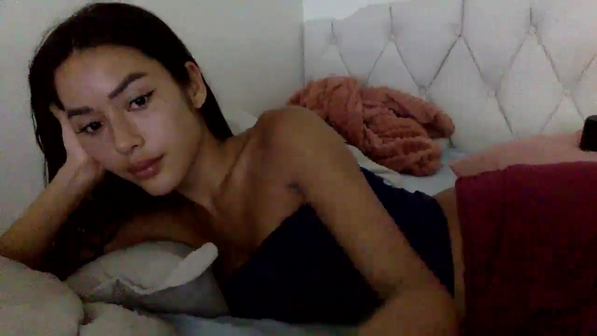 Gallery image thumbnail from Miss_emiko's myfreecams stream on, 05/08/2026, 02:58 image 16 of 20