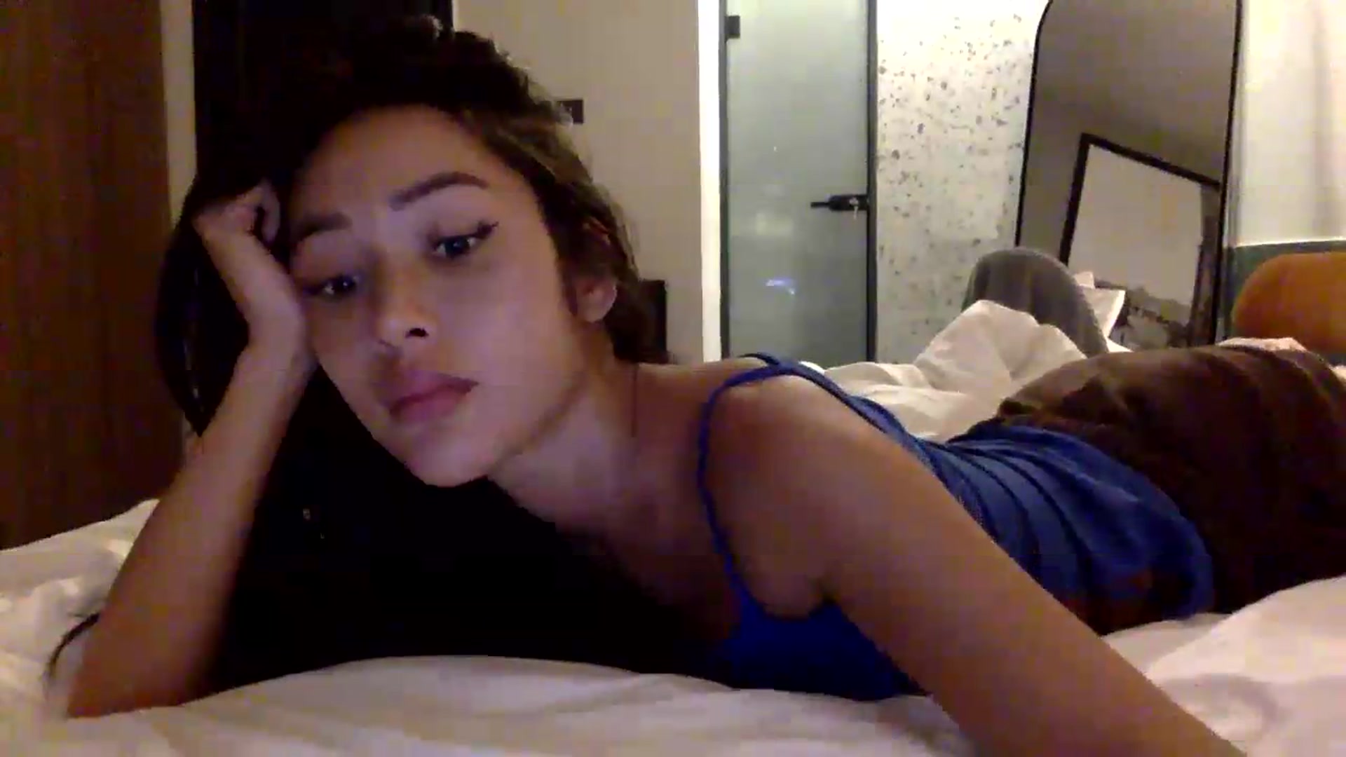 Gallery image thumbnail from Miss_emiko's myfreecams stream on, 05/20/2026, 19:06 image 14 of 20