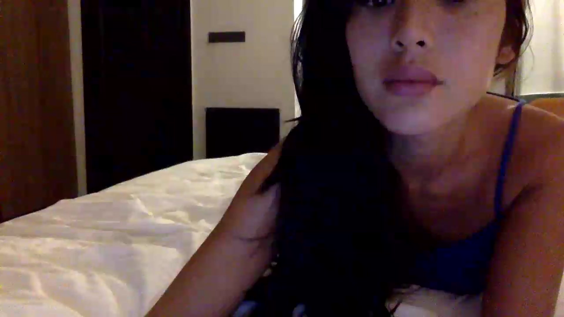 Gallery image thumbnail from Miss_emiko's myfreecams stream on, 05/20/2026, 19:06 image 15 of 20