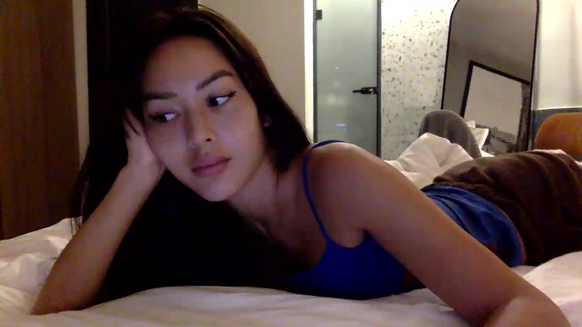 Gallery image thumbnail from Miss_emiko's myfreecams stream on, 05/20/2026, 19:06 image 12 of 20