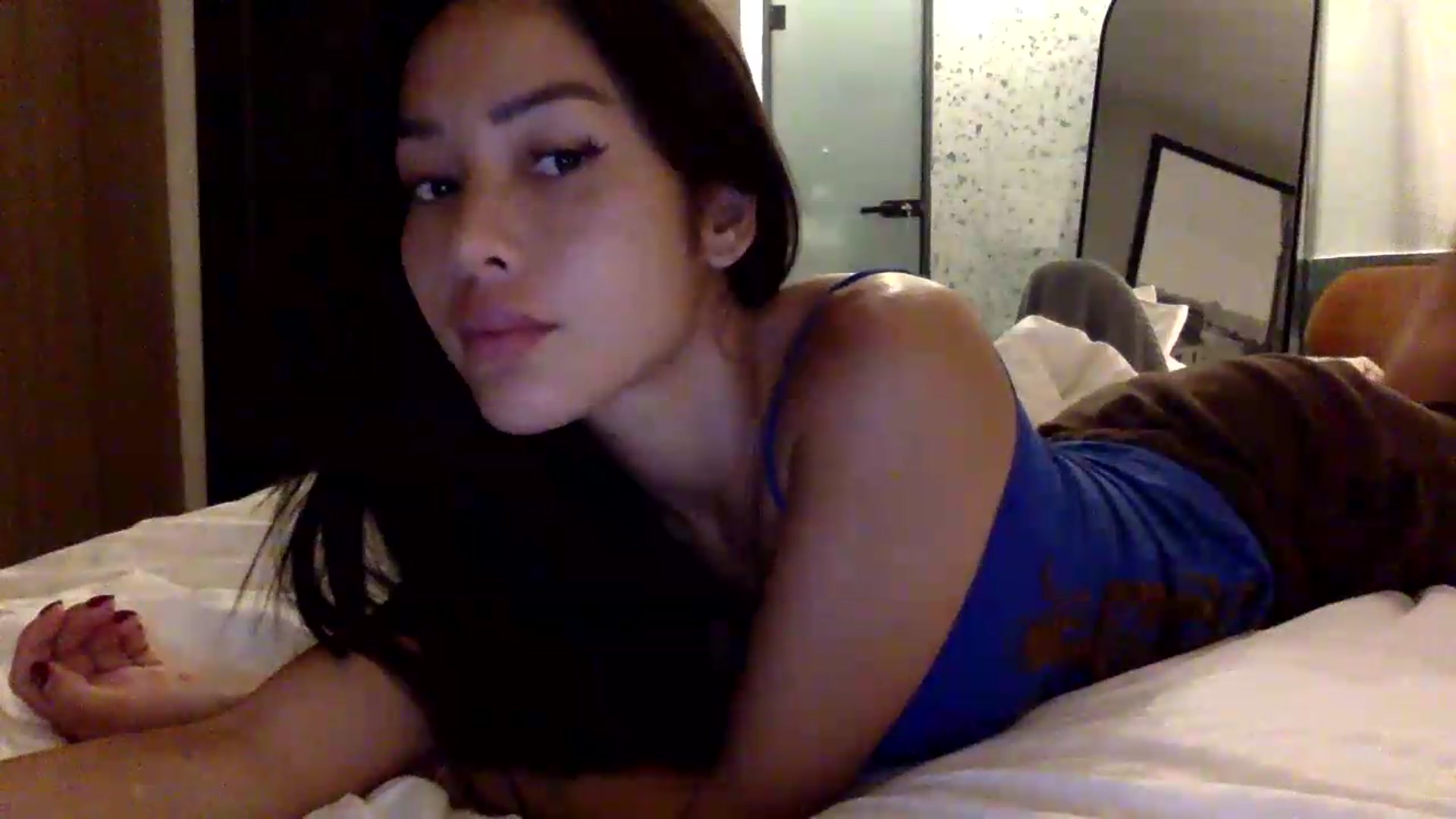 Gallery image thumbnail from Miss_emiko's myfreecams stream on, 05/20/2026, 19:06 image 19 of 20