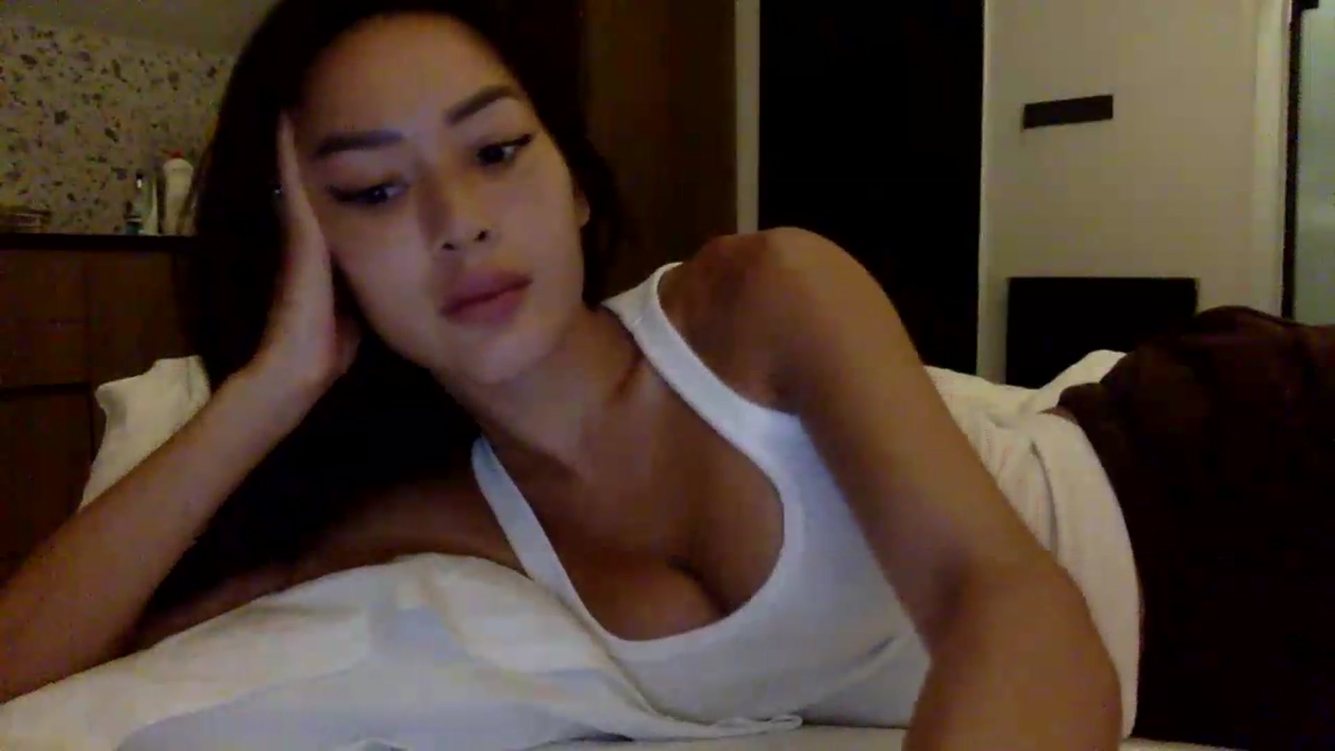 Gallery image thumbnail from Miss_emiko's myfreecams stream on, 05/21/2026, 24:00 image 4 of 20