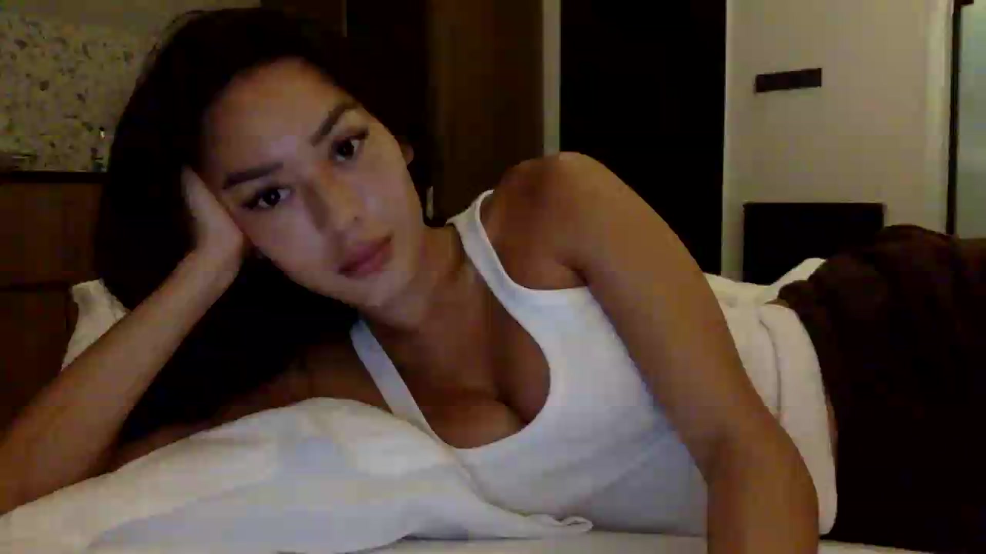 Gallery image thumbnail from Miss_emiko's myfreecams stream on, 05/21/2026, 24:00 image 1 of 20