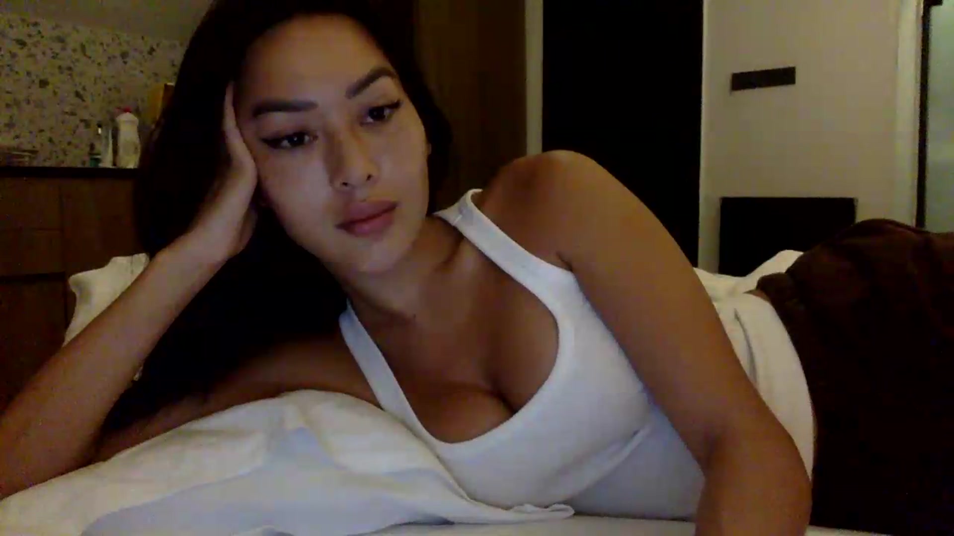 Gallery image thumbnail from Miss_emiko's myfreecams stream on, 05/21/2026, 24:00 image 5 of 20