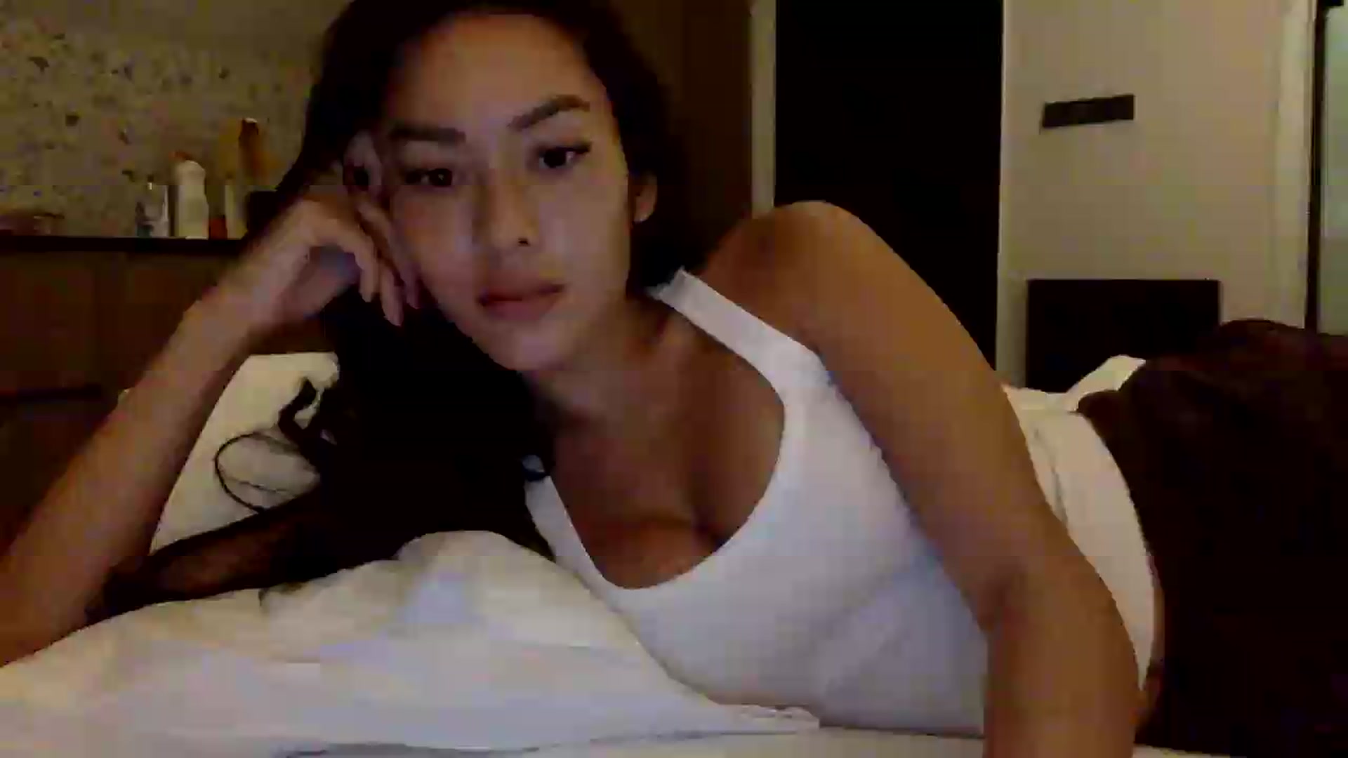 Gallery image thumbnail from Miss_emiko's myfreecams stream on, 05/21/2026, 24:00 image 14 of 20